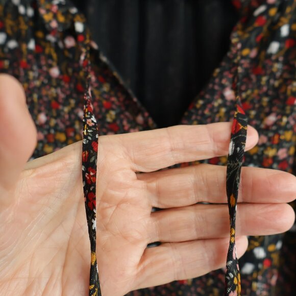 Reitmans - Ruffled V-Neck Floral-Print Blouse - Size M - Picture 10 of 12